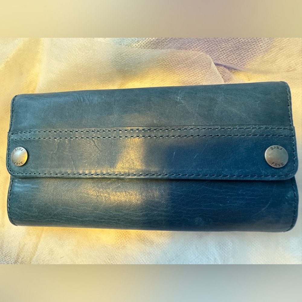 Frye EUC Wallet! With tag card! Marks in leather are made that way in Frye